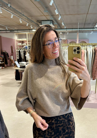 Pull met Hoge Hals en Wijde Mouwen