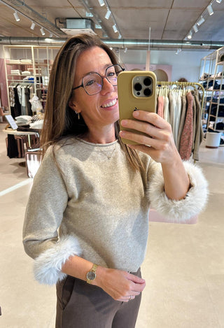 Pull met Afneembare Bontmanchetten