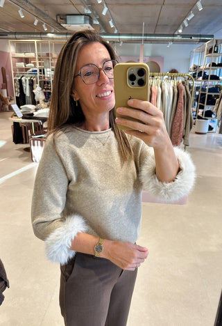 Pull met Afneembare Bontmanchetten