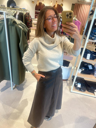 Pull met Sjaal met Knoopjes