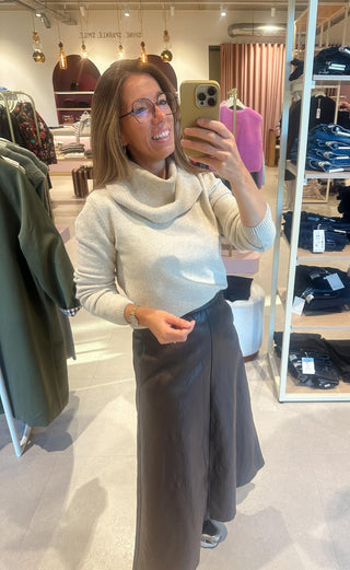 Pull met Sjaal met Knoopjes