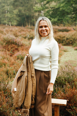 Pull met licht opstaande kraag - Lola Beige