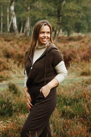 Pull Nelly met licht opstaande kraag